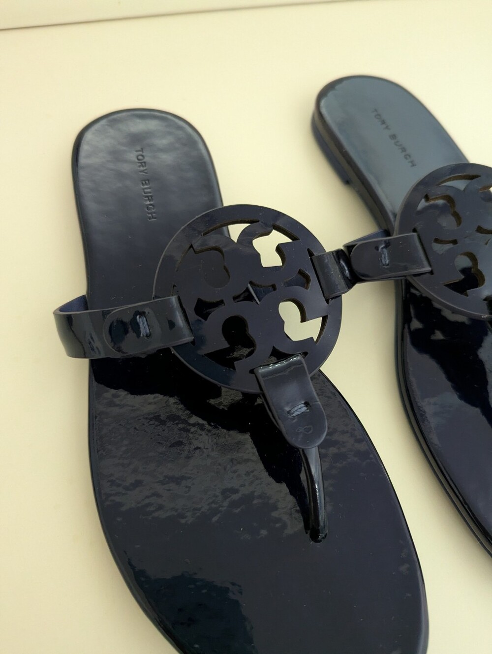 NWOT! Tory Burch Miller Sandal In Dark Blue Patent Leather Size 7.5 - Picture 3 of 15